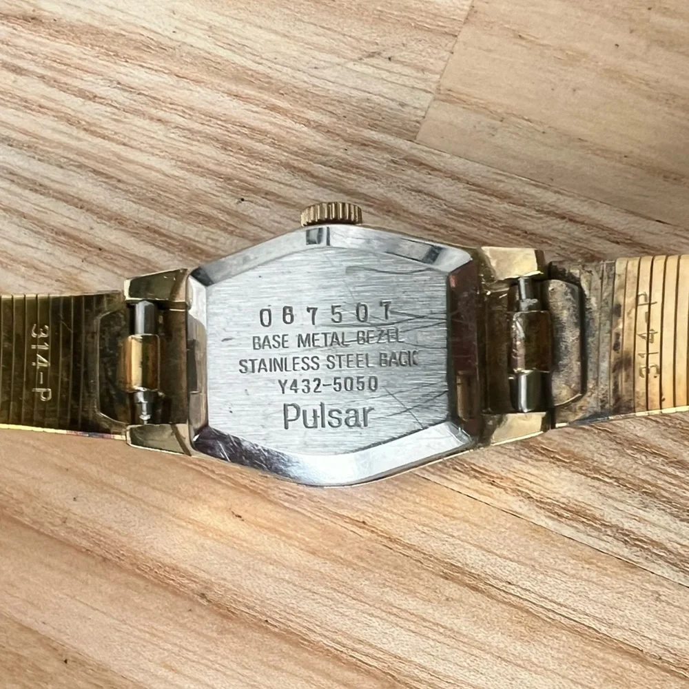 Vintage pulsar ladies oval gold tone bracelet dress watch NEW BATTERY